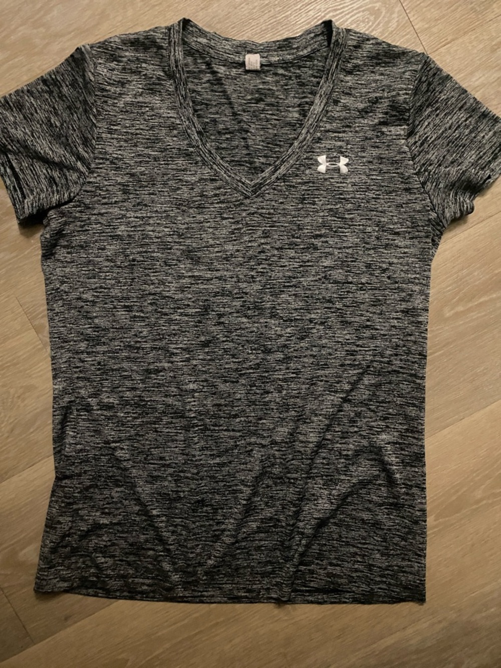 Under Armour Women's V-Neck Short Sleeve Tee in Heathered Black/Gray